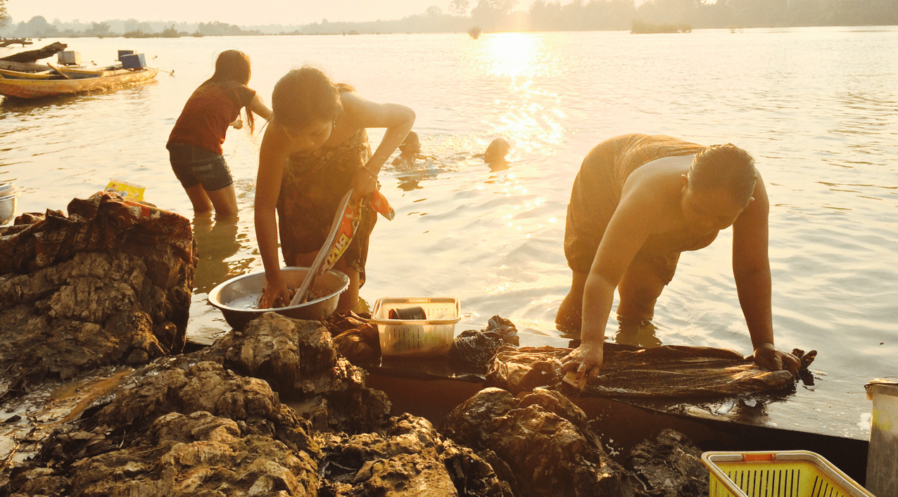 People living along Sesan River, Stueng Treng, Cambodia